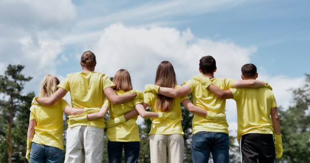 Românii de bine. Studiu: 3 din 10 români fac voluntariat