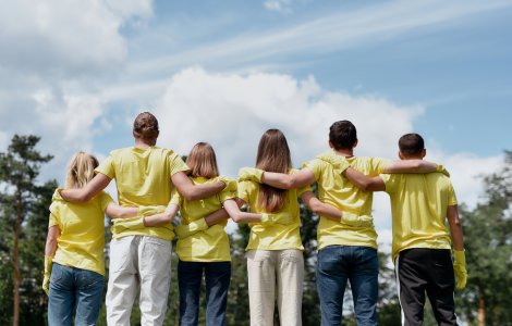 Românii de bine. Studiu: 3 din 10 români fac voluntariat
