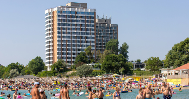 Peste 200.000 de români au dat buzna în stațiunile de la mare de Sfânta Maria