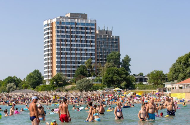 Peste 200.000 de rom&acirc;ni au dat buzna &icirc;n stațiunile de la mare de Sf&acirc;nta Maria