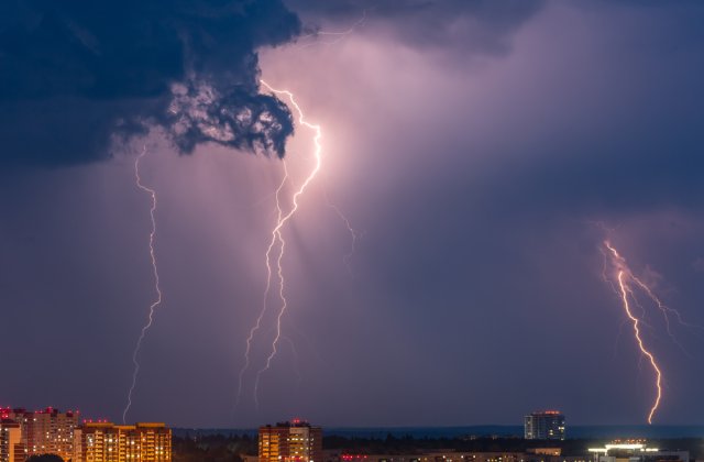 Prognoza meteo - 15 august 2022. Ploi cu descărcări electrice &icirc;n aproape toată țara