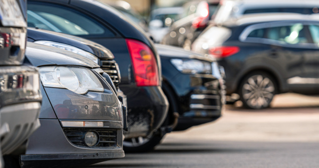 București: Amenzi și blocarea mașinilor pentru șoferii care parchează neregulamentar sau nu plătesc taxă. Care sunt tarifele