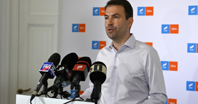 USR cere ca tezele de doctorat ale premierului Ciucă și ministrului Cîmpeanu să fie analizate de CNATDCU