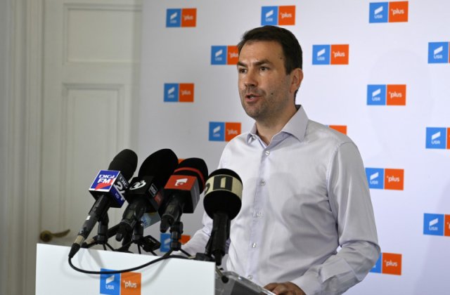 USR cere ca tezele de doctorat ale premierului Ciucă și ministrului C&icirc;mpeanu să fie analizate de CNATDCU