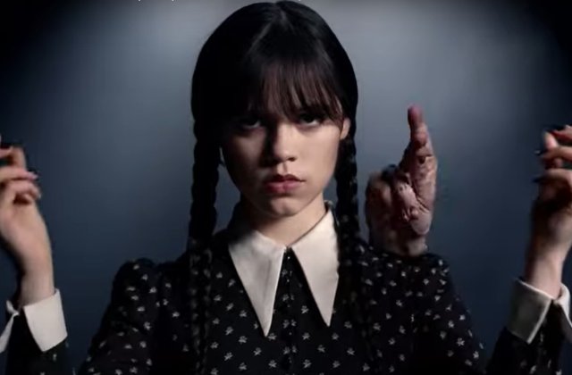 FOTO Netflix a publicat primul vizual pentru serialul despre Familia Addams 
