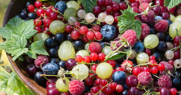 Vitamine de august. Trei fructe pe care trebuie să le consumăm în această lună