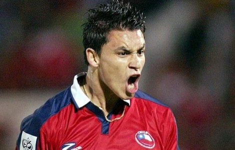  Foto  Atacantul chilian Pinilla si-a facut un tatuaj deosebit