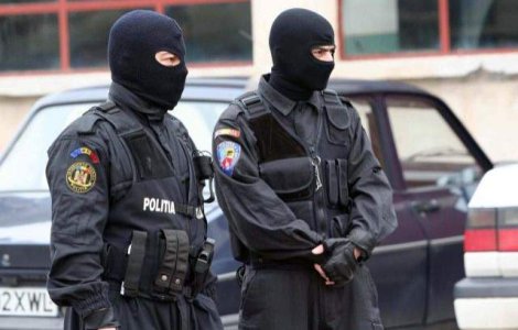 Perchezitii la 19 sedii ale unei firme de brokeraj