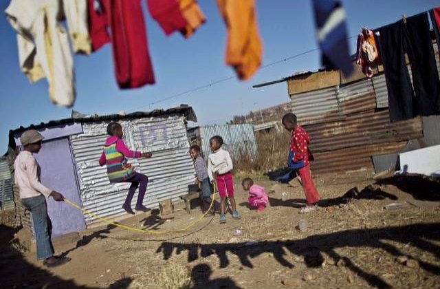 [FOTO] Imagini EMOTIONANTE! Jocurile copilariei suprinse in diverse tari ale lumii