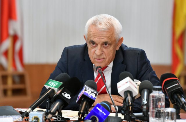 Petre Daea le recomandă rom&acirc;nilor să nu măn&acirc;nce făină de greieri: &bdquo;Lăsaţi-i să c&acirc;nte acolo unde sunt! Noi m&acirc;ncăm sarmale, c&acirc;rnaţi, ouă de găină&rdquo; 