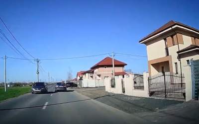 Comuna din România cu drumuri...