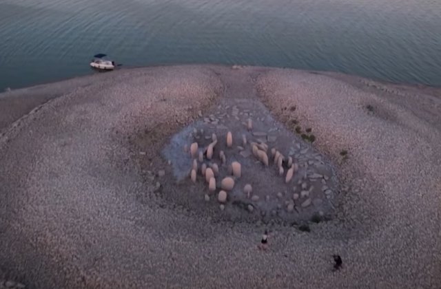 Stonehenge-ul spaniol a ieșit la lumină din apele secate ale unui lac de acumulare. &bdquo;Este o oportunitate rară&rdquo;