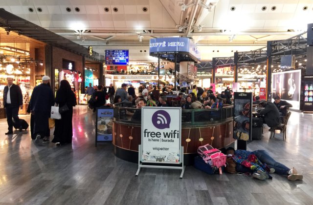 Vacanță cu bilet doar dus. Reacția patronului agenției de turism care le-a dat țeapă rom&acirc;nilor &icirc;n Turcia: &bdquo;Știți că petrolul se mai scumpește...&rdquo;