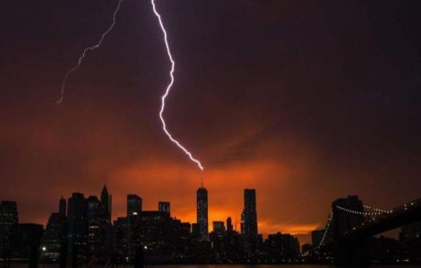 Uraganul Arthur a atins zona de coasta a SUA in zona Carolina de Nord