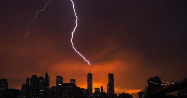 Uraganul Arthur a atins zona de coasta a SUA in zona Carolina de Nord