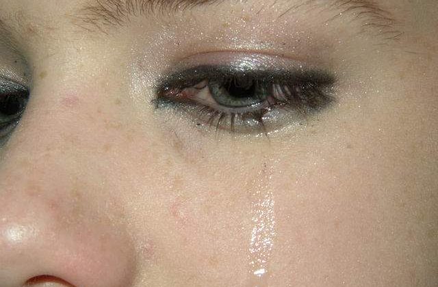 Experimentul lacrimilor: Cum se vad diferite tipuri de lacrimi la microscop