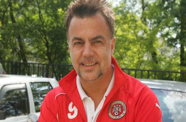 Fiica lui Adrian Enache, atacata cu un briceag de paznicul blocului