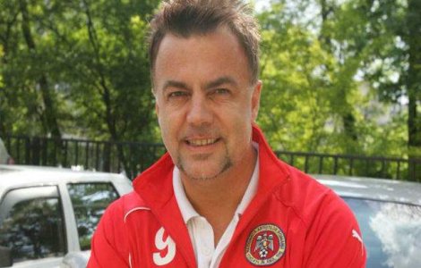 Fiica lui Adrian Enache, atacata cu un briceag de paznicul blocului