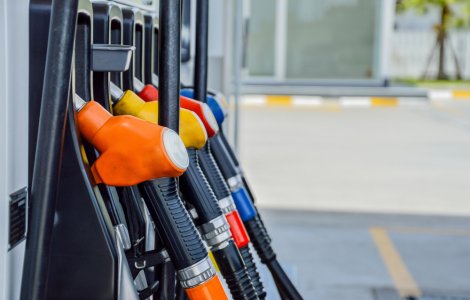 Prețul benzinei și al motorinei în România continuă să se ieftinească