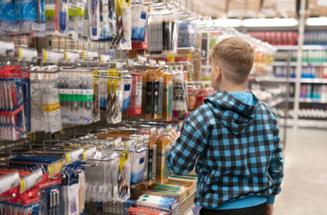 Voucherele pentru procurarea rechizitelor școlare destinate elevilor nevoiași &icirc;nt&acirc;rzie