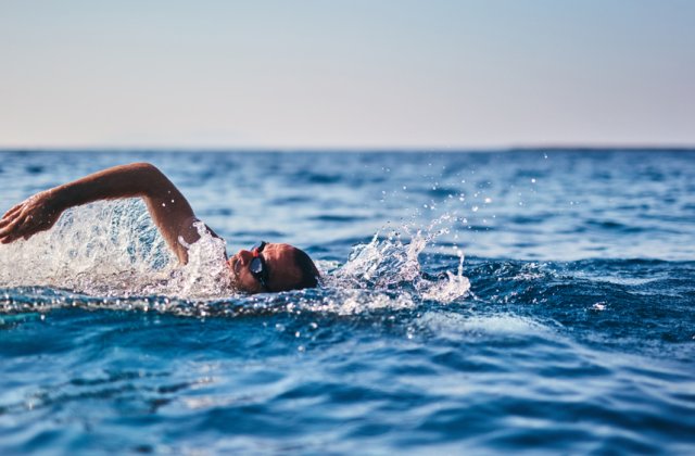 Primul rom&acirc;n care a traversat &icirc;not una dintre cele mai dificile str&acirc;mtori din lume