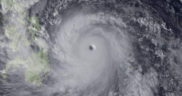 Un taifun foarte puternic se indreapta catre insula japoneza Okinawa