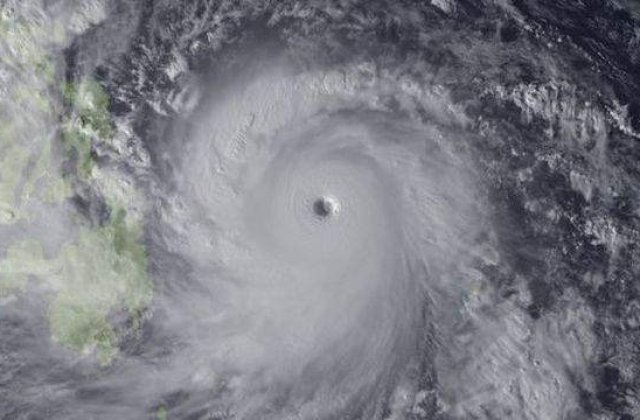 Un taifun foarte puternic se indreapta catre insula japoneza Okinawa