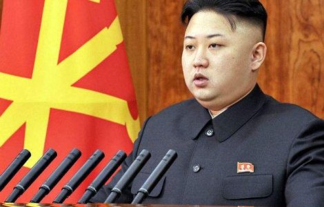 Kim Jong-un, surprins schiopatand la ceremonia pentru bunicul sau