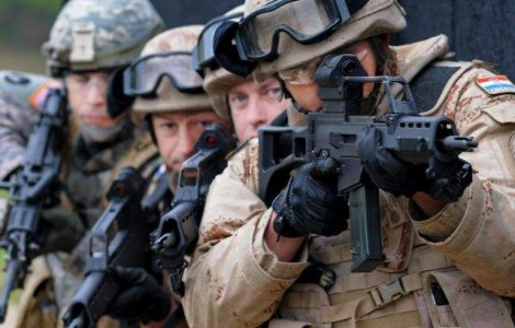 Patru militari NATO, ucisi intr-un atac sinucigas comis in Afganistan