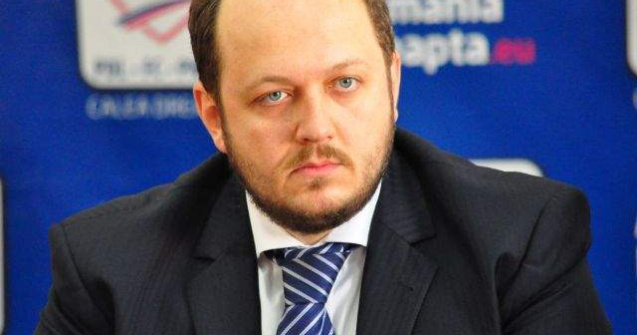Adrian Papahagi a demisionat din PMP! Ce spune despre Elena Udrea