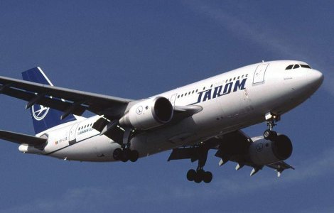 Trei angajati Tarom, retinuti pentru furt din bagaje