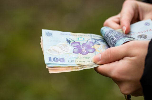 Cardurile sociale au fost re&icirc;ncărcate cu 250 de lei. De ce au fost blocate mai multe carduri