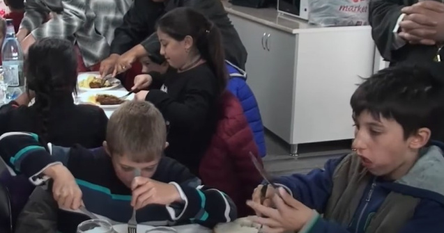 Programul „Masa Caldă” începe cu întârziere. Banii au fost alocați de Guvern, dar lipsesc normele de aplicare