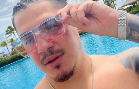 Bogdan de la Ploiești, săltat de mascați în timpul unui concert. Reacția fanilor a fost incredibilă