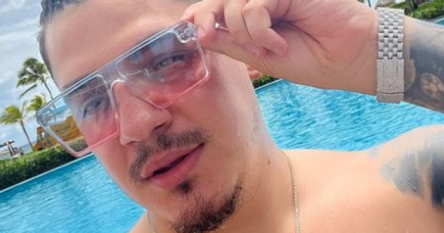 Bogdan de la Ploiești, săltat de mascați în timpul unui concert. Reacția fanilor a fost incredibilă