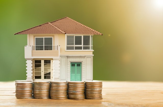 Creşterea impozitelor pe case şi apartamente se am&acirc;nă pentru un an de zile