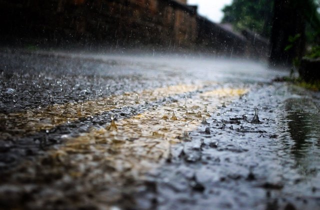 Prognoza meteo ANM pentru vineri, 2 septembrie. Vremea se răcește; Cod galben și Cod portocaliu de ploi abundente