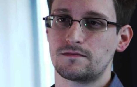 Edward Snowden a cerut sa-i fie prelungita sederea in Rusia