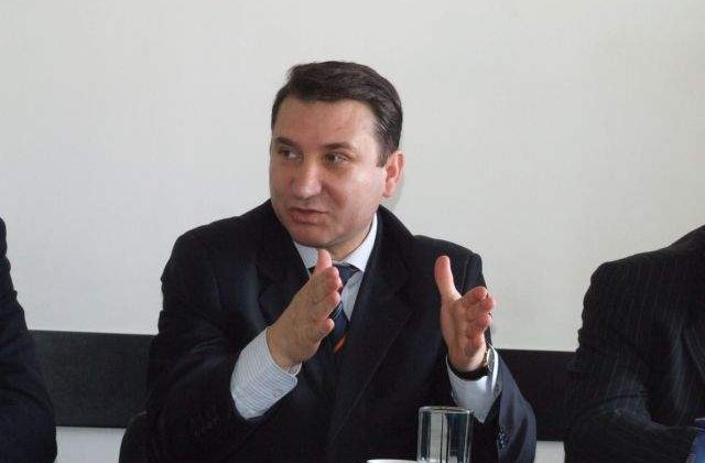 Primarul suspendat al Bacaului, Romeo Stavarache, ramane in arest