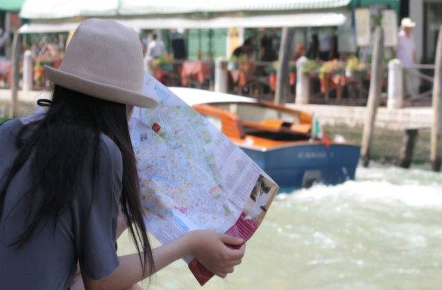 Opt moduri de a calatori in jurul lumii FARA BANI