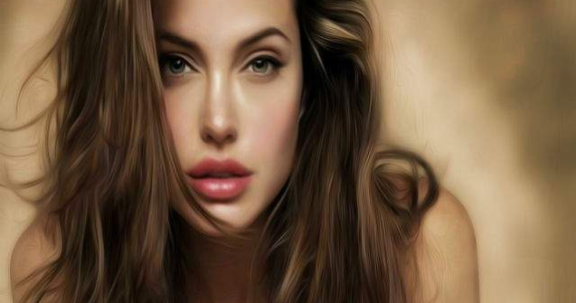 Angelina Jolie a dat in judecata tabloidul britanic Daily Mail