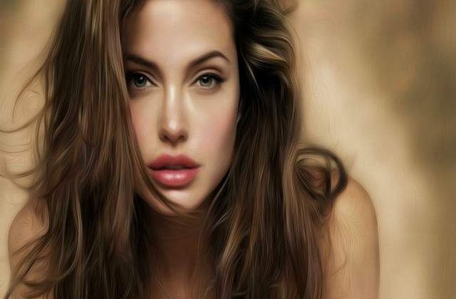 Angelina Jolie a dat in judecata tabloidul britanic Daily Mail