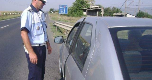 Un vitezoman a fost prins de radar de TREI ori in doar cateva minute