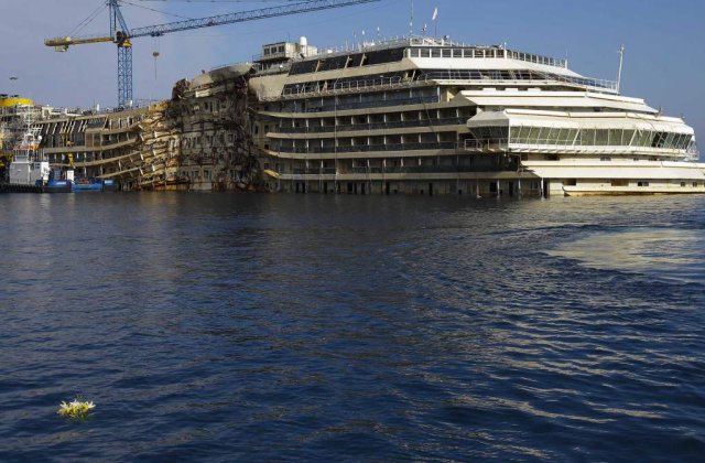 Operatiunea fara precedent de ranfluare a pachebotului Costa Concordia a inceput