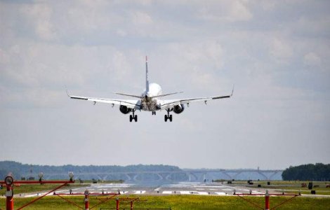 Kievul anunta deblocarea aeroportului de la Lugansk