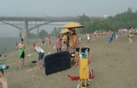  Video  Furtuna cumplita pe o plaja din Rusia