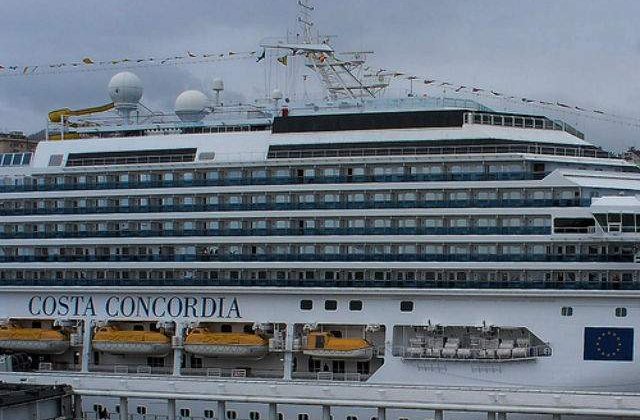 Pachebotul Costa Concordia, adus pe linia de plutire la doi ani si jumatate dupa naufragiu