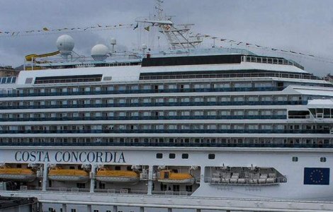 Pachebotul Costa Concordia, adus pe linia de plutire la doi ani si jumatate dupa naufragiu