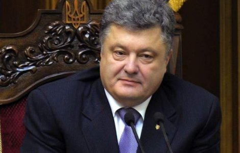 Porosenko: Ofiteri militari rusi lupta in estul Ucrainei, de partea insurgentilor