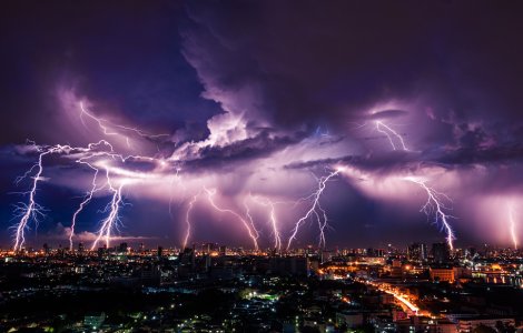 ANM anunță Cod galben de furtuni pentru mai multe zone din țară